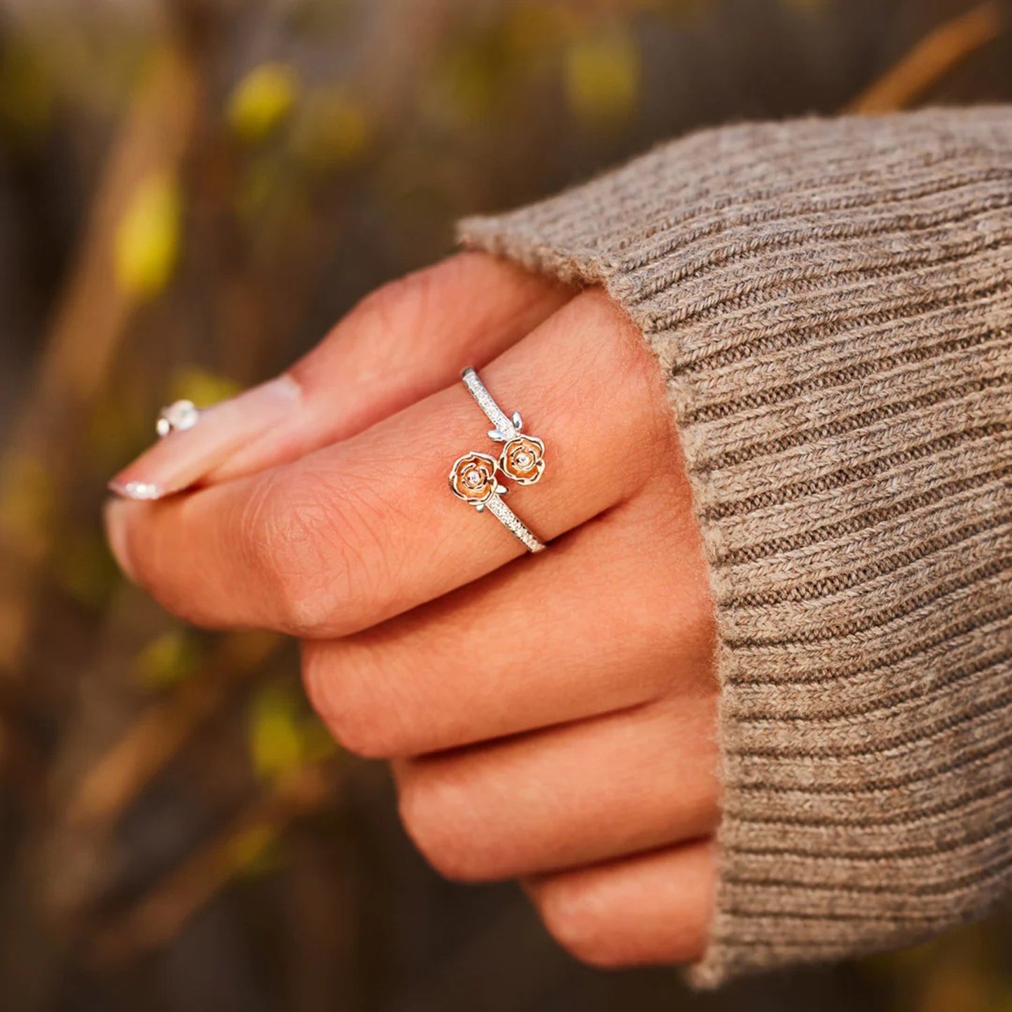 Rose Shape Inlaid Zircon Bypass Ring